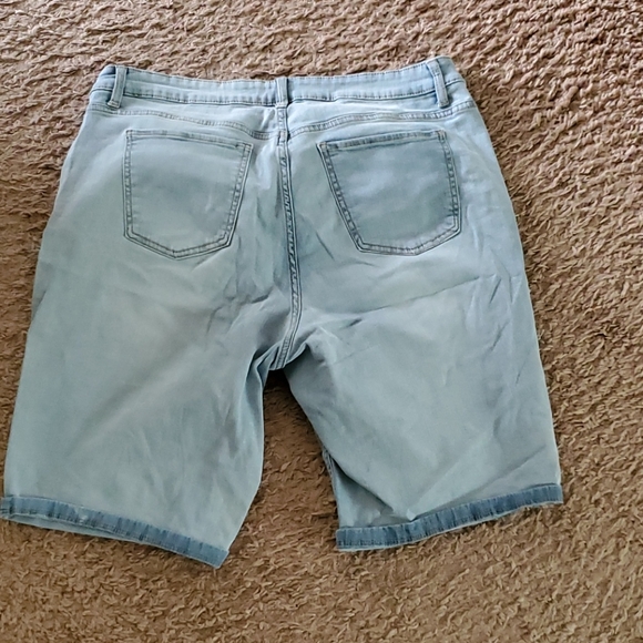 Bermuda shorts - Picture 3 of 4